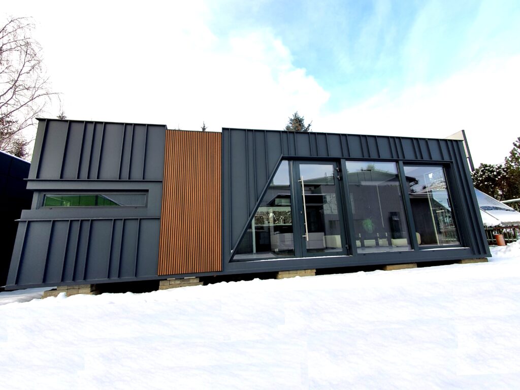 moduł mieszkalny z zewnątrz